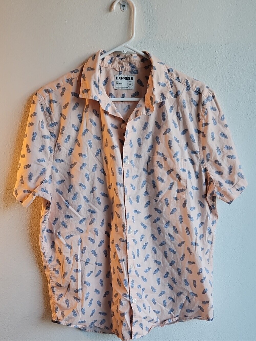 Express Men’s Short Sleeve Button-Down Light Peach w/ Blue Pineapple Print Large